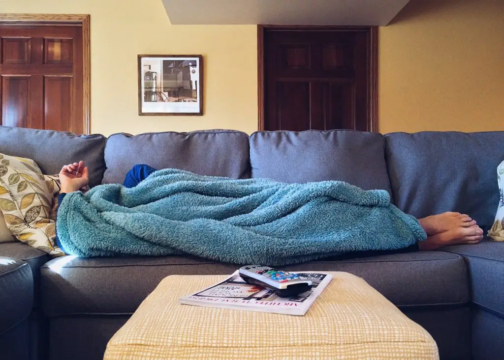5 Things to Put under COUCH CUSHIONS to Prevent (Sagging & Sinking)